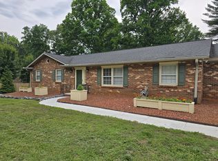 4680 Forestmanor Dr, Winston Salem, NC 27103