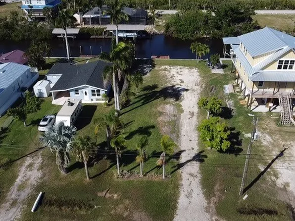 3288 8th Ave, Saint James City, FL 33956