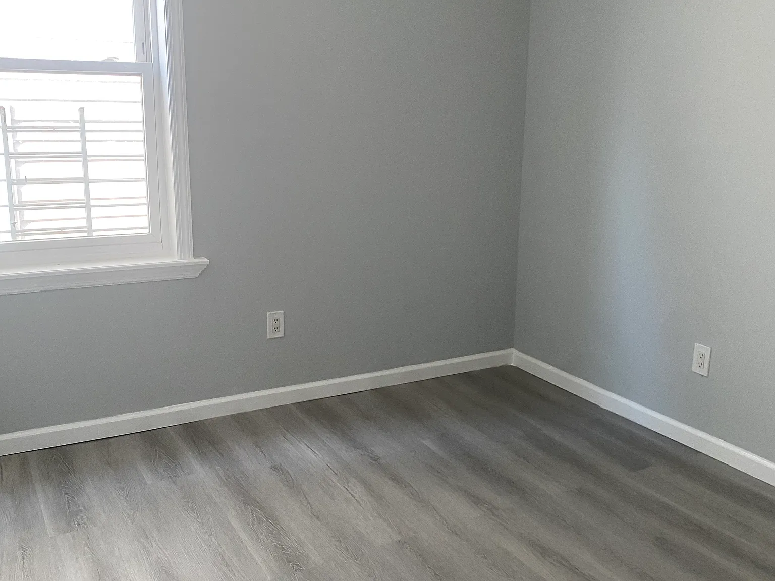208 S Grove St — Photo 2
