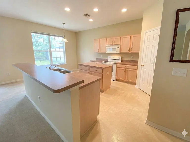 17 Radium Ln — Photo 2