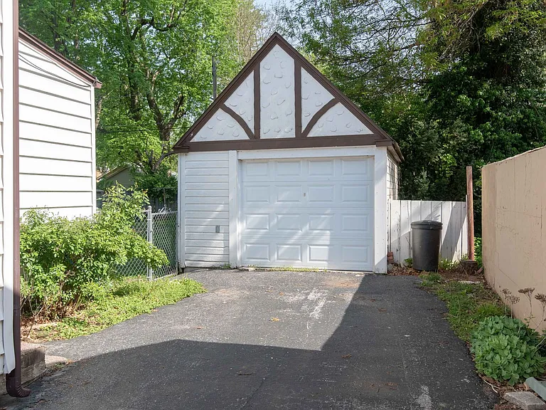 509 E Bennett St — Photo 15
