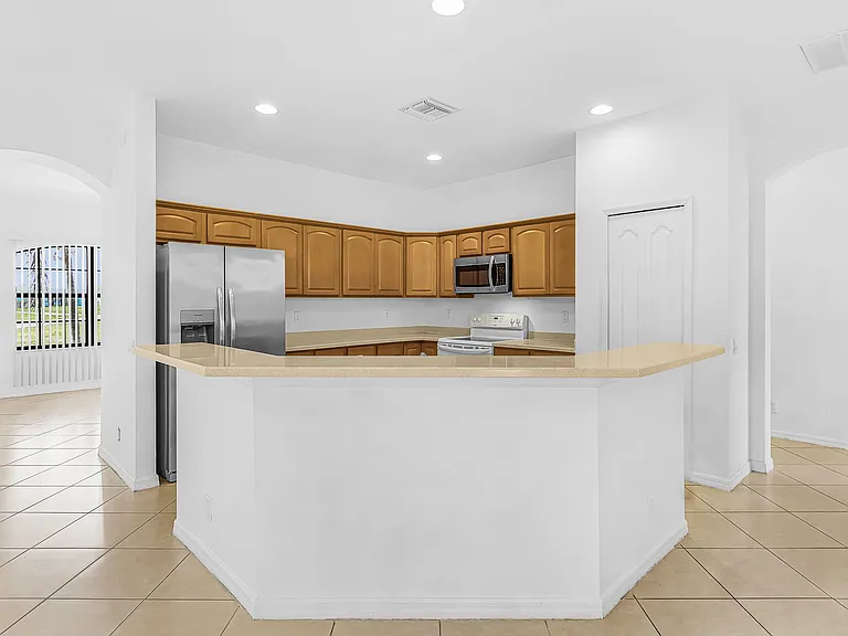 831 NW 30th St — Photo 7
