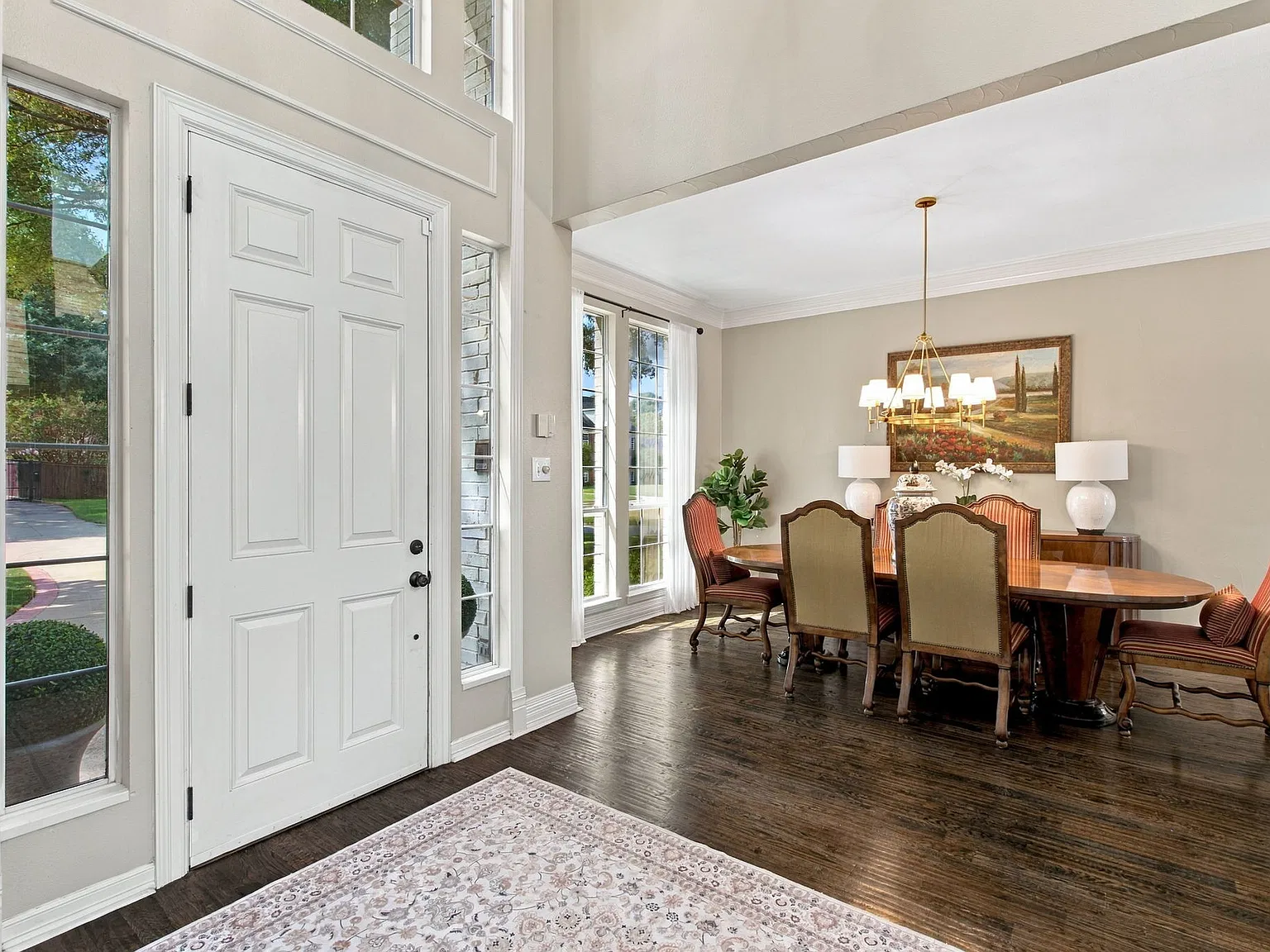 5 bed, 3.5 bath, 4073 sqft, $7,600 — Photo 2