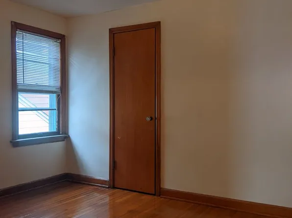 5223 N 58th St, Milwaukee, WI 53218