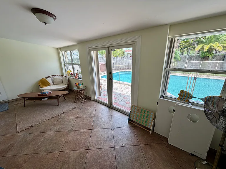 2510 NE 15th Ter — Photo 60