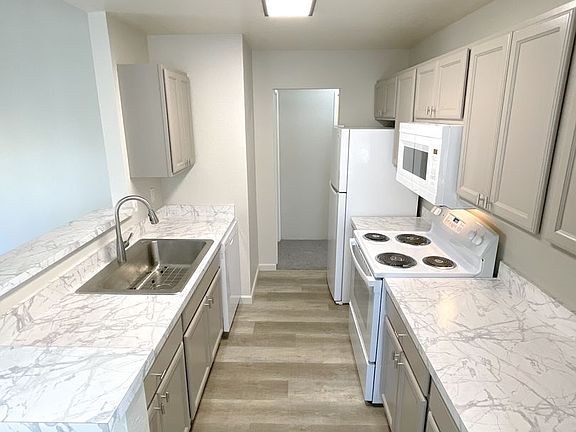 4th image of 5513-5515 N Hills Dr #5517
