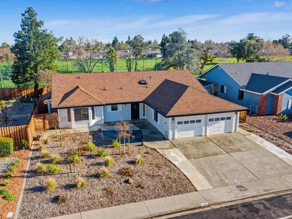 580 Yellowstone Drive, Vacaville, CA 95687