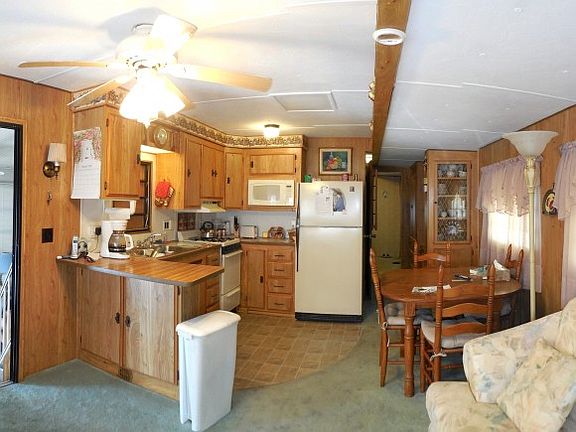 4th image of 10 Jade Dr #10