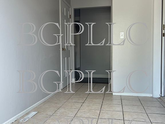 2nd image of 501 E Woodbridge Ln