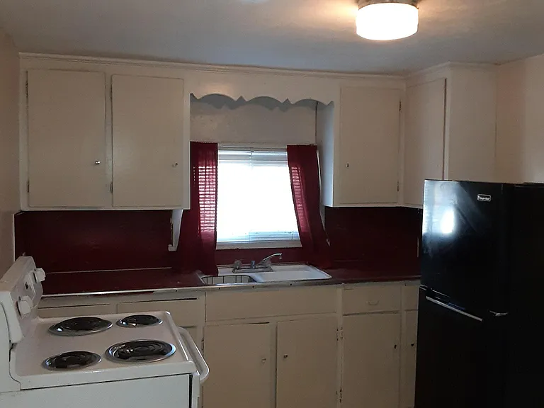 258 1/2 High St #258-1/2 — Photo 4