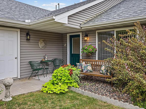 3rd image of 19 Meadowlark Dr
