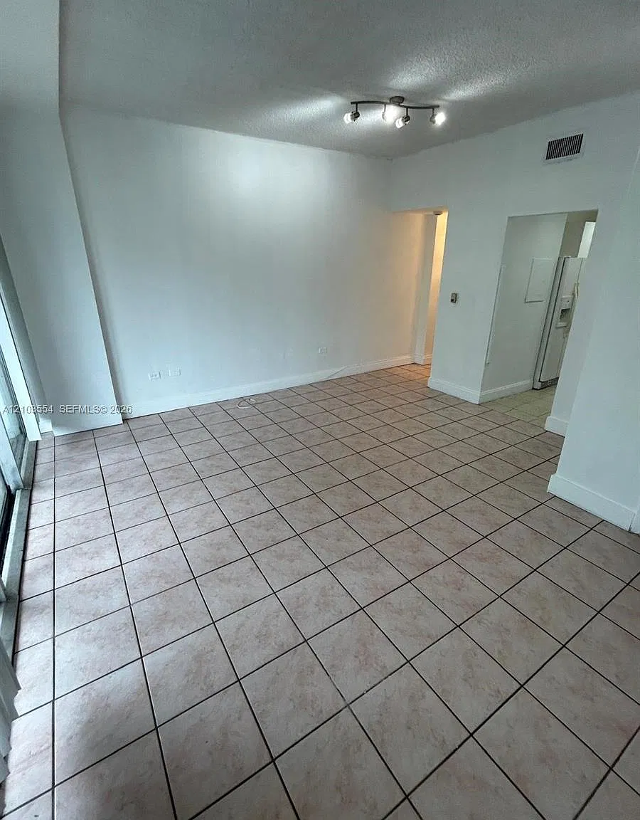 Caribbean Towers Condo — Photo 2