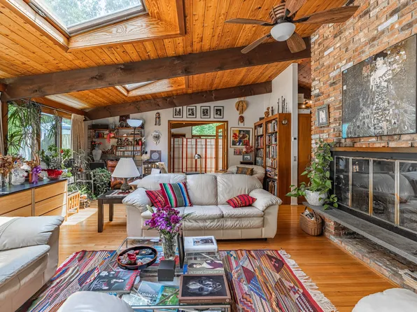 88 Hillyndale Road, Mansfield, CT 06268