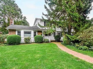 371 Carpenter Ave, Sea Cliff, NY 11579