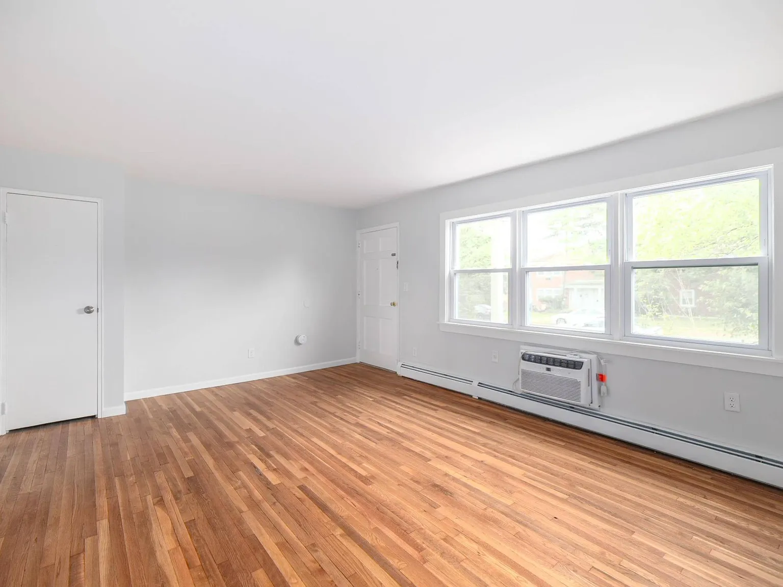 Pinewood Apartments — Photo 4