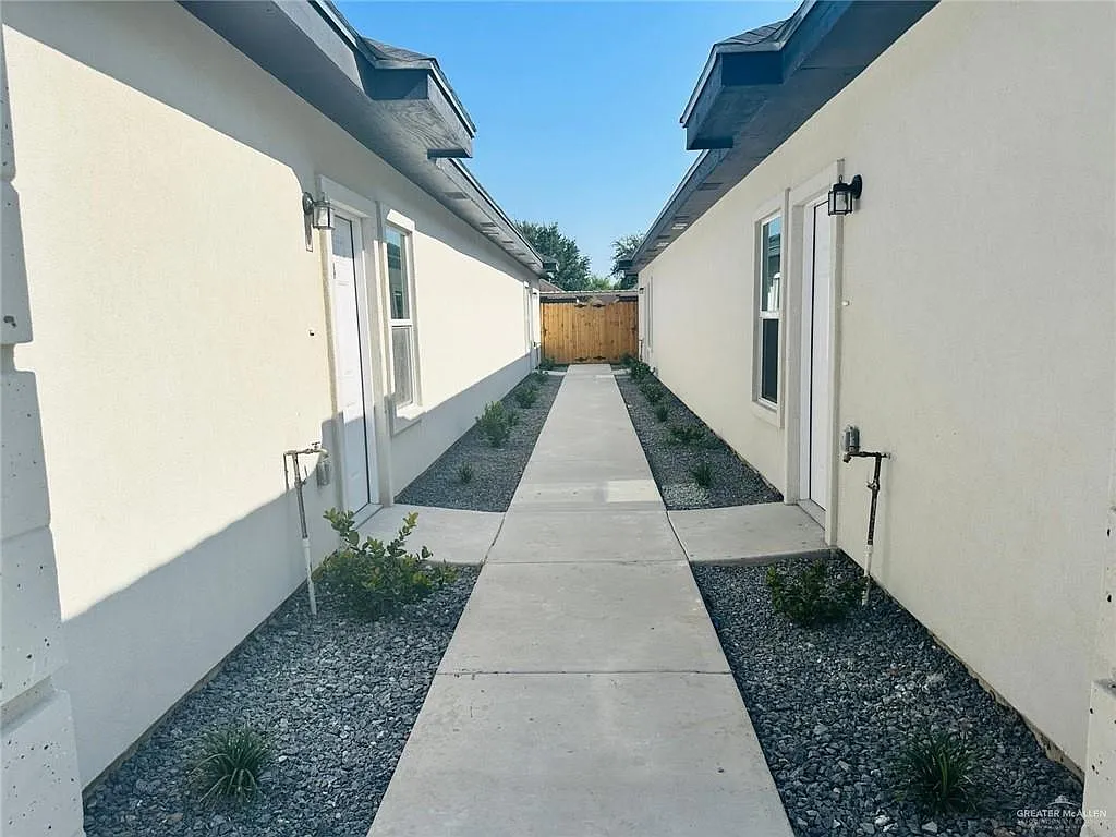 3 bed, 2.0 bath, 1036 sqft, $1,175 — Photo 3