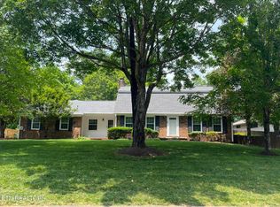 131 Baltimore Dr, Oak Ridge, TN 37830