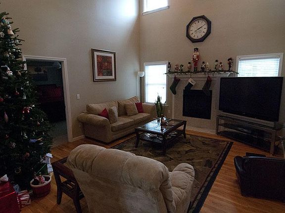 3rd image of 301 Theron Ct