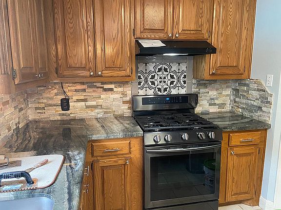 5th image of 113 Jackson Oaks Dr