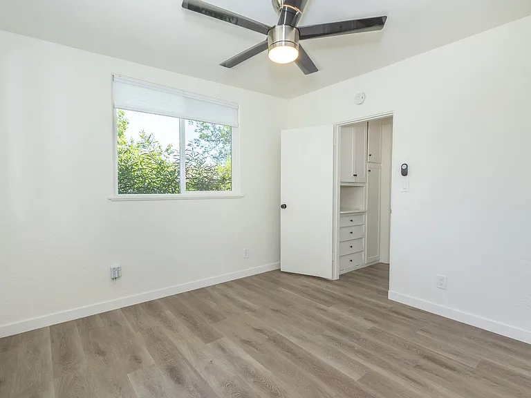 2078 1/2 Garnet Ave — Photo 10