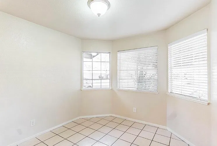 1304 Tyler Ct — Photo 18