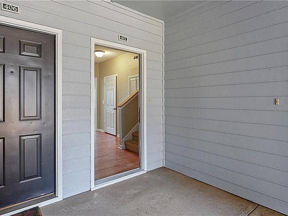 2nd image of 407 Vinings Forest Cir SE