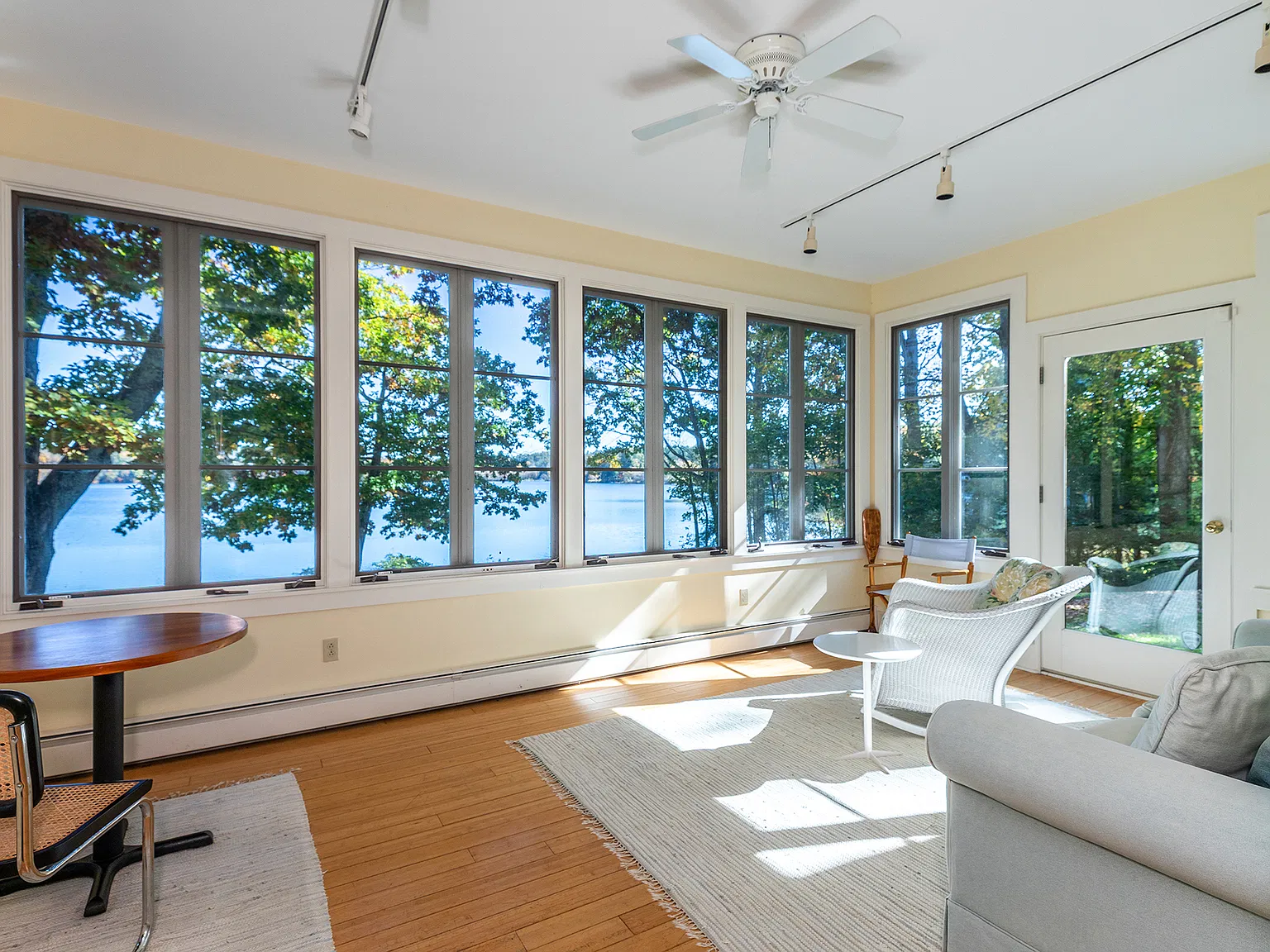 4 bed, 3.5 bath, 3277 sqft, $4,500 — Photo 4