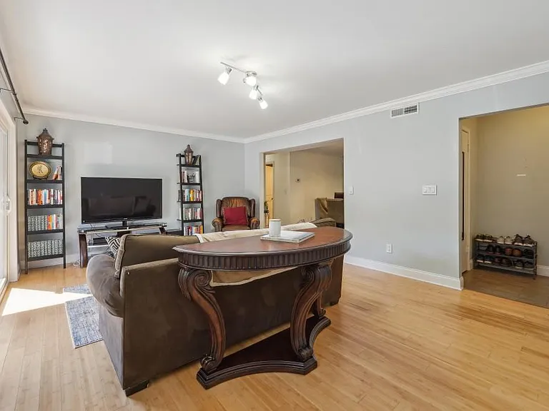 6851 Roswell Rd #F1 — Photo 4