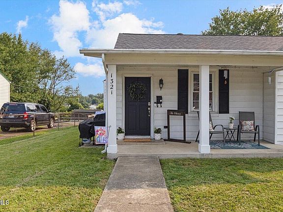 4th image of 1321 Magnolia Ave