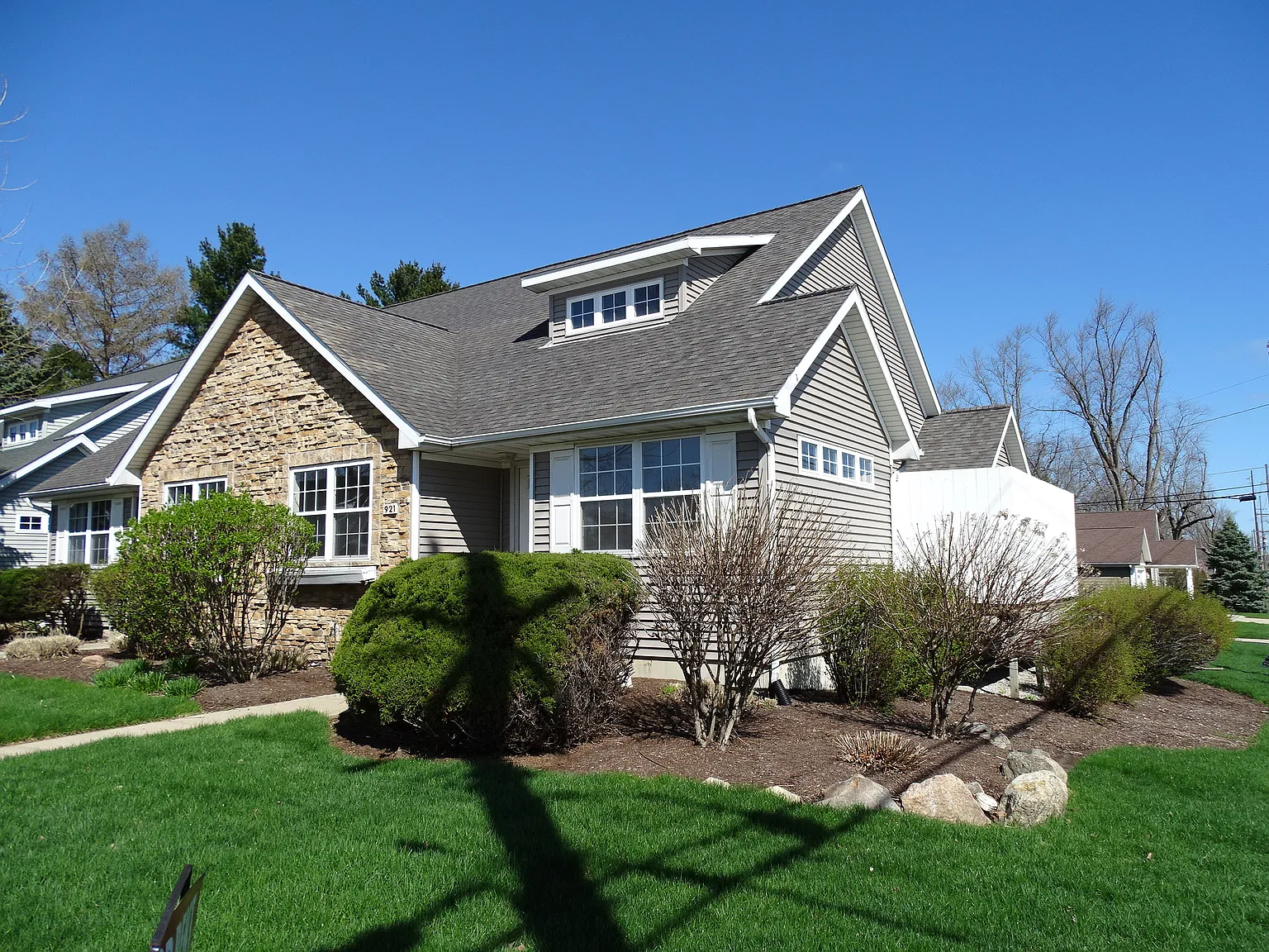 3 bed, 2.5 bath, 1600 sqft, $1,950 — Photo 2