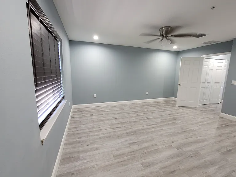 116 SE 8th Ave #8 — Photo 3