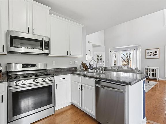 3rd image of 3777 Lake Point Blvd