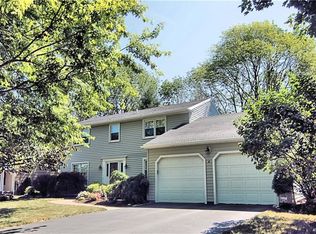 2 Walnut Run, Fairport, NY 14450