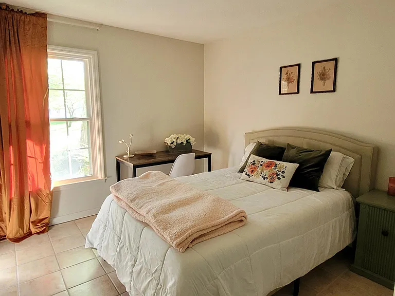 724 Sandburg Pl — Photo 4