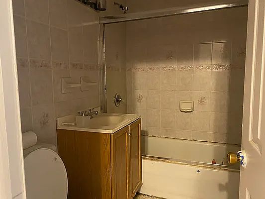 4th image of 528 Vermont St APT 2