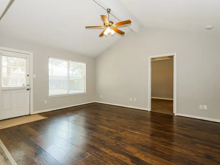 16325 Sun View Ln — Photo 3