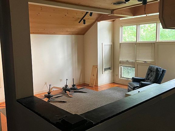 4th image of 105 Alabama Rd