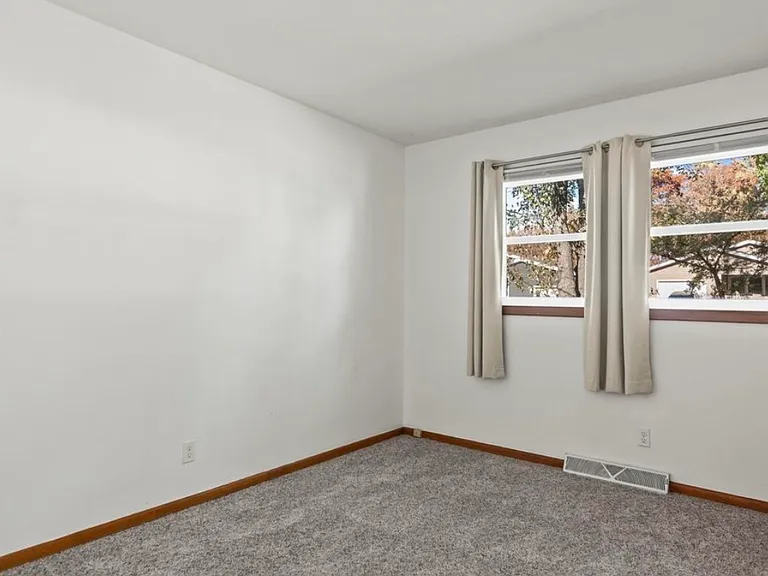 2054 Brentwood Dr — Photo 23