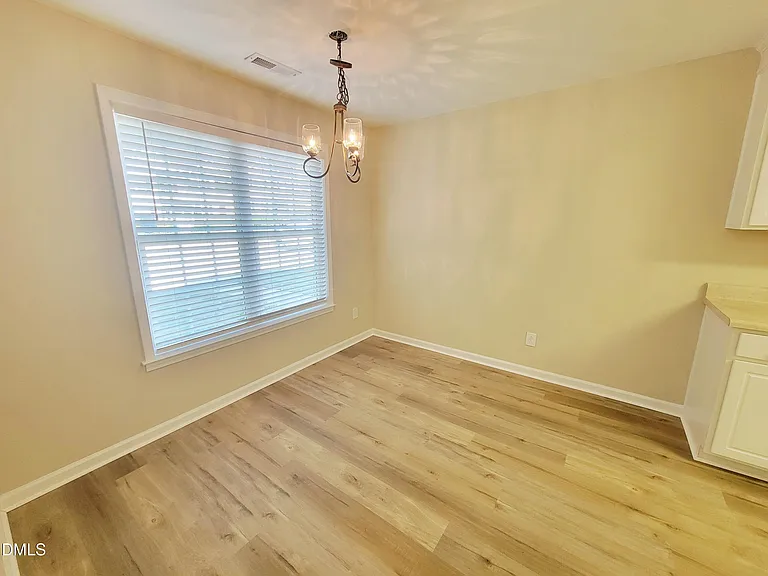 411 Whitehall Ct — Photo 5
