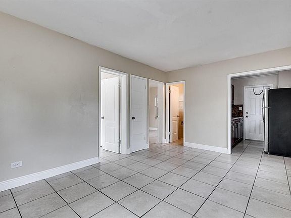 3rd image of 729 NW 17th Avenue