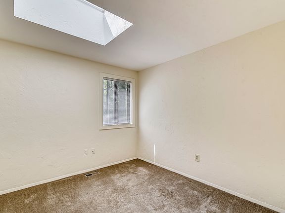 5th image of 23 Winslow Ct