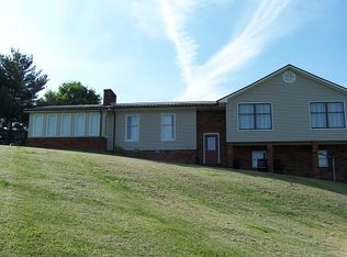 109 Mountain View Dr, Carterton, VA 24266