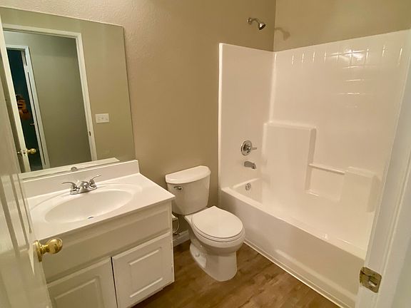 4th image of 14470 Jeremiah St