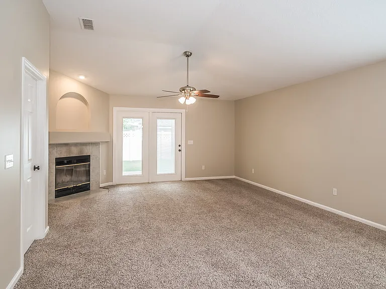 573 Redberry Ln — Photo 5