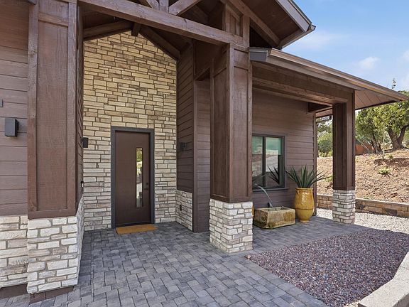 3rd image of 1105 N Scenic Dr
