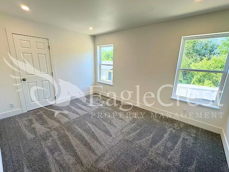 420 Ankeny St — Photo 57