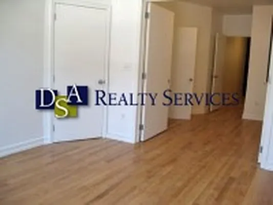 Rented by DSA Realty Midtown West | media 32