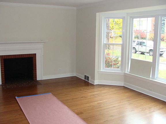 3rd image of 1712 N 76th Ct