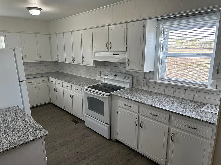 410 W Main St #A — Photo 3
