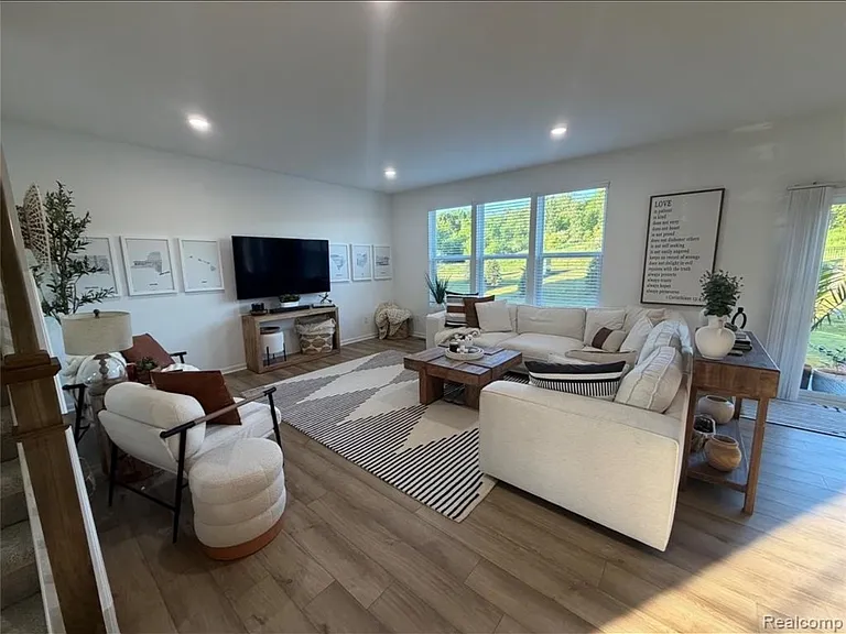 4881 Marquette Dr — Photo 9